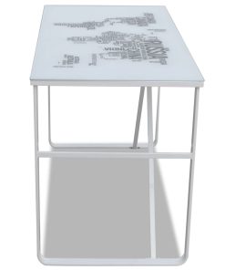 Schreibtisch mit Weltkarte