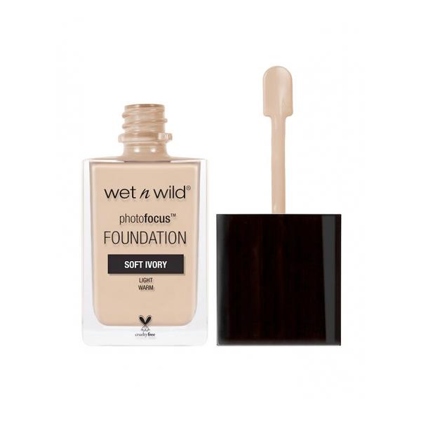 Base per Trucco Fluida Wet n Wild Photofocus Foundation Soft Ivory 30 ml