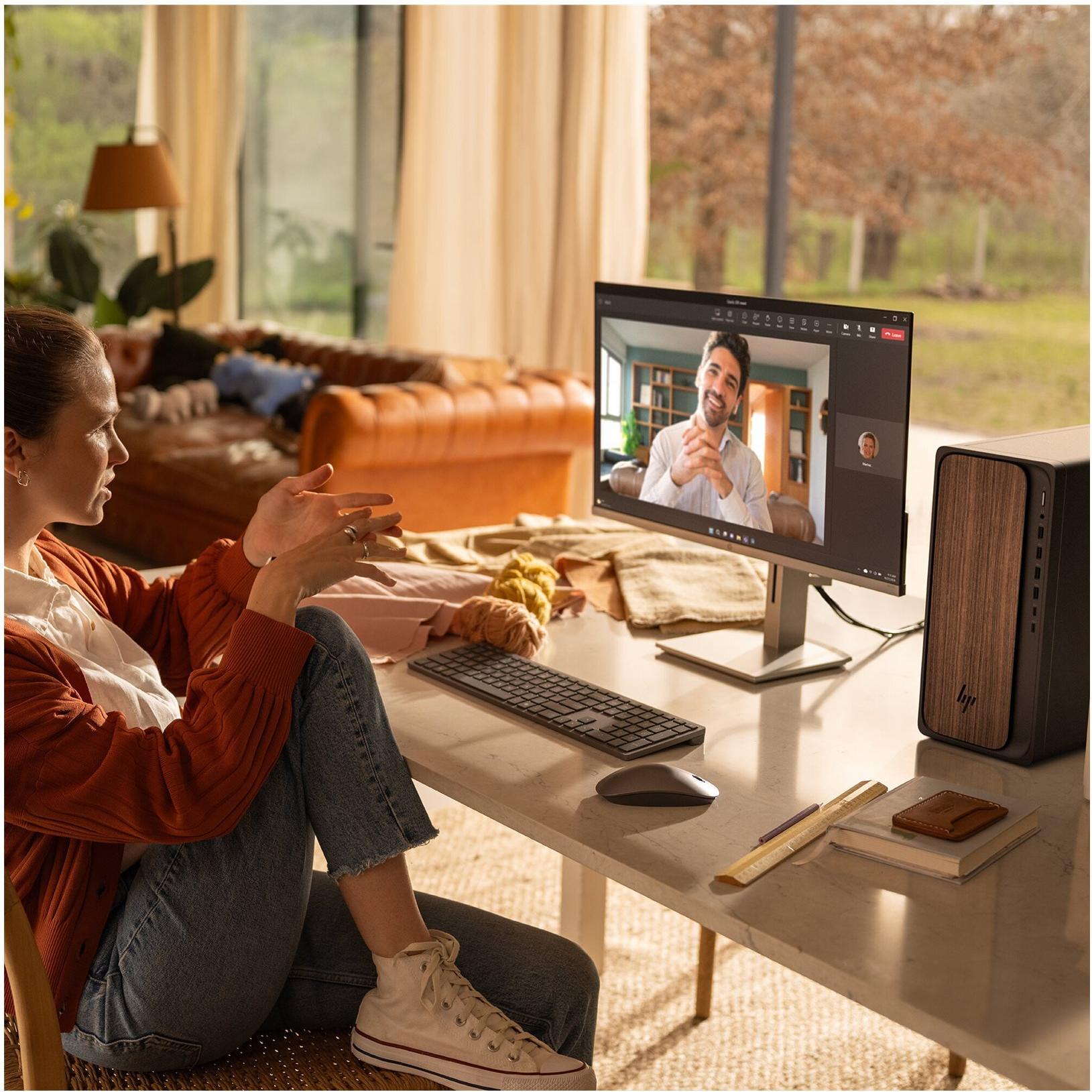 Hp Omnidesk Ai M03-0450ng - Tower - Core Ultra 5 225 - Ram 16 Gb - Ssd 512 Gb - Nvme - Intel Graphics - 1gbe, WI-Fi 6e, Bluetooth 5.3 - Wlan: 802.11a