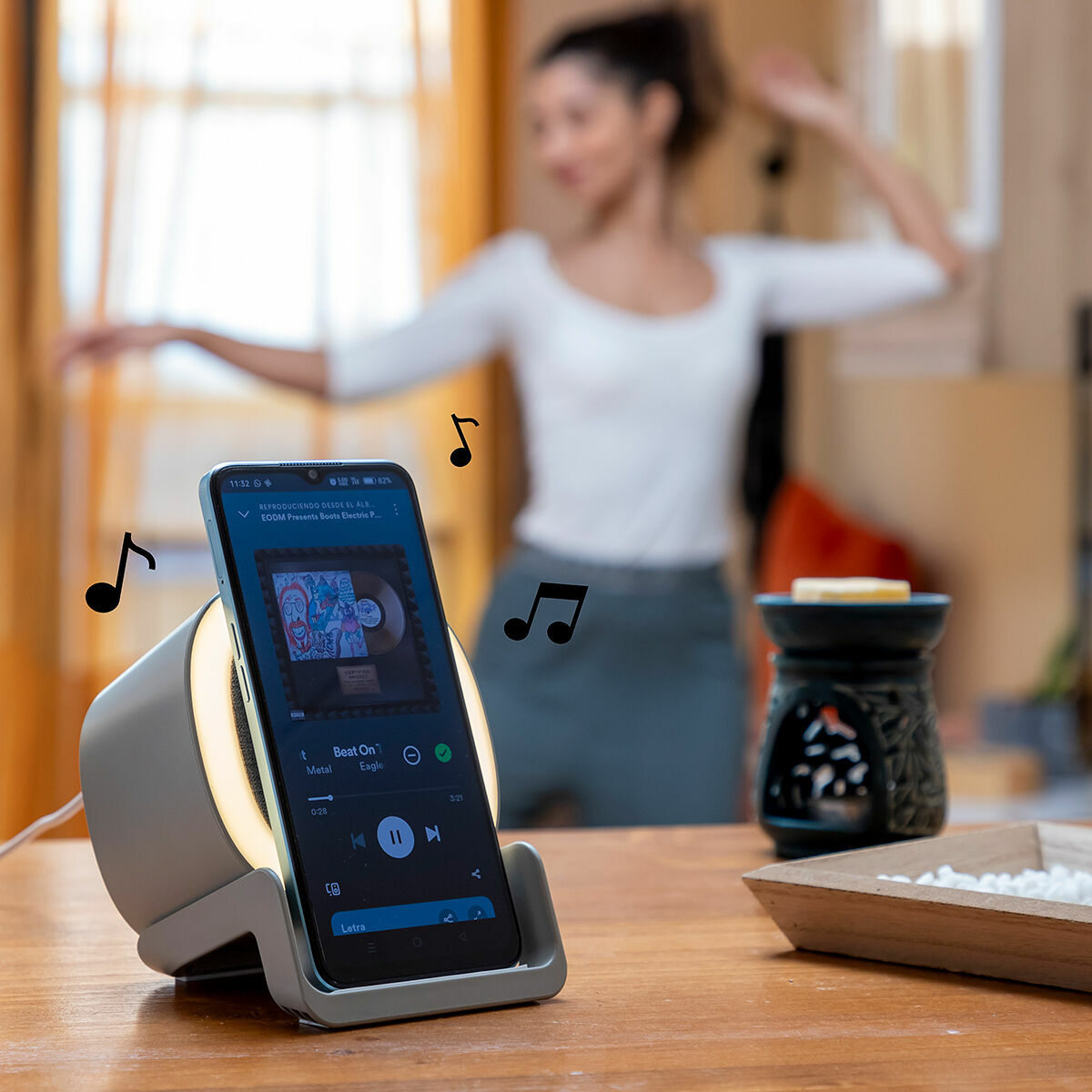 Altoparlante Con Caricabatterie Wireless E Luce Led Souwis Innovagoods - Image 6