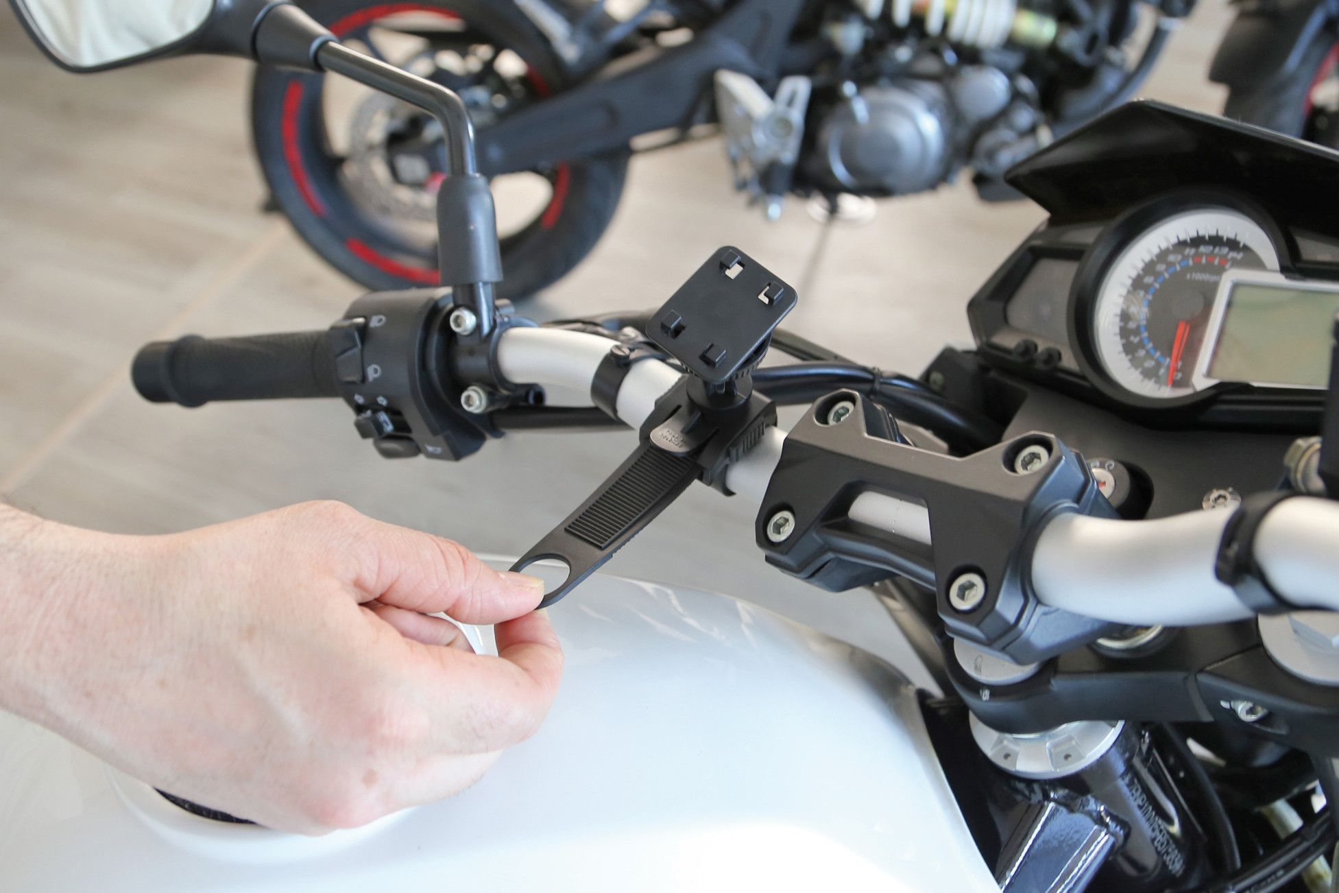Quick fix holder, portatelefono con fissaggio rapido - Image 6