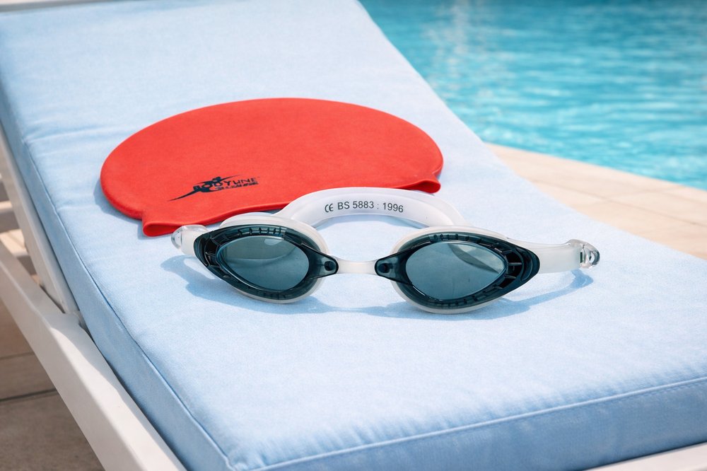 Kit Nuoto Completo con Cuffia in Silicone e Occhialini da Piscina - Image 4