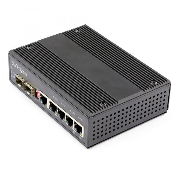StarTech.com Switch rete LAN industriale a 6 porte - 4 porte PoE RJ45 + 2 slot SFP 30W - 10/100/1000Mbps Power over Ethernet - Commutatore/Hub gigabit switch - Montabile su guida DIN / -40&deg;C to 7