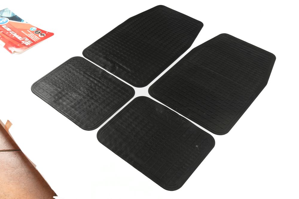 Set Completo Tappeti Auto Tivoli in PVC Kg 1,6 4 Pezzi Universale - Image 5