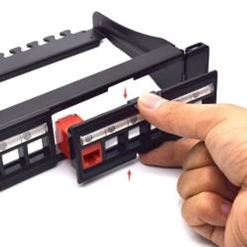 PANN.1U PER 24 RJ45U KEYSTONE NERO